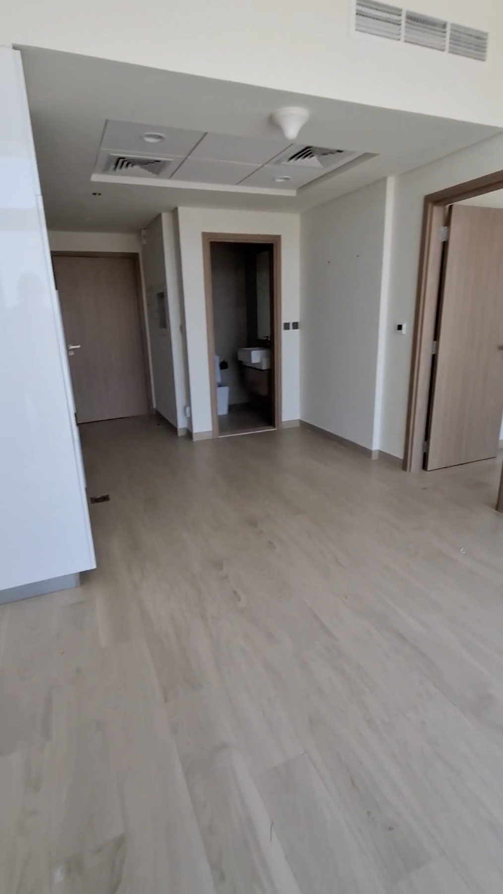 Vacant 1BR Gem in Azizi Riviera Meydan | Prime Investment | AED 1.2M